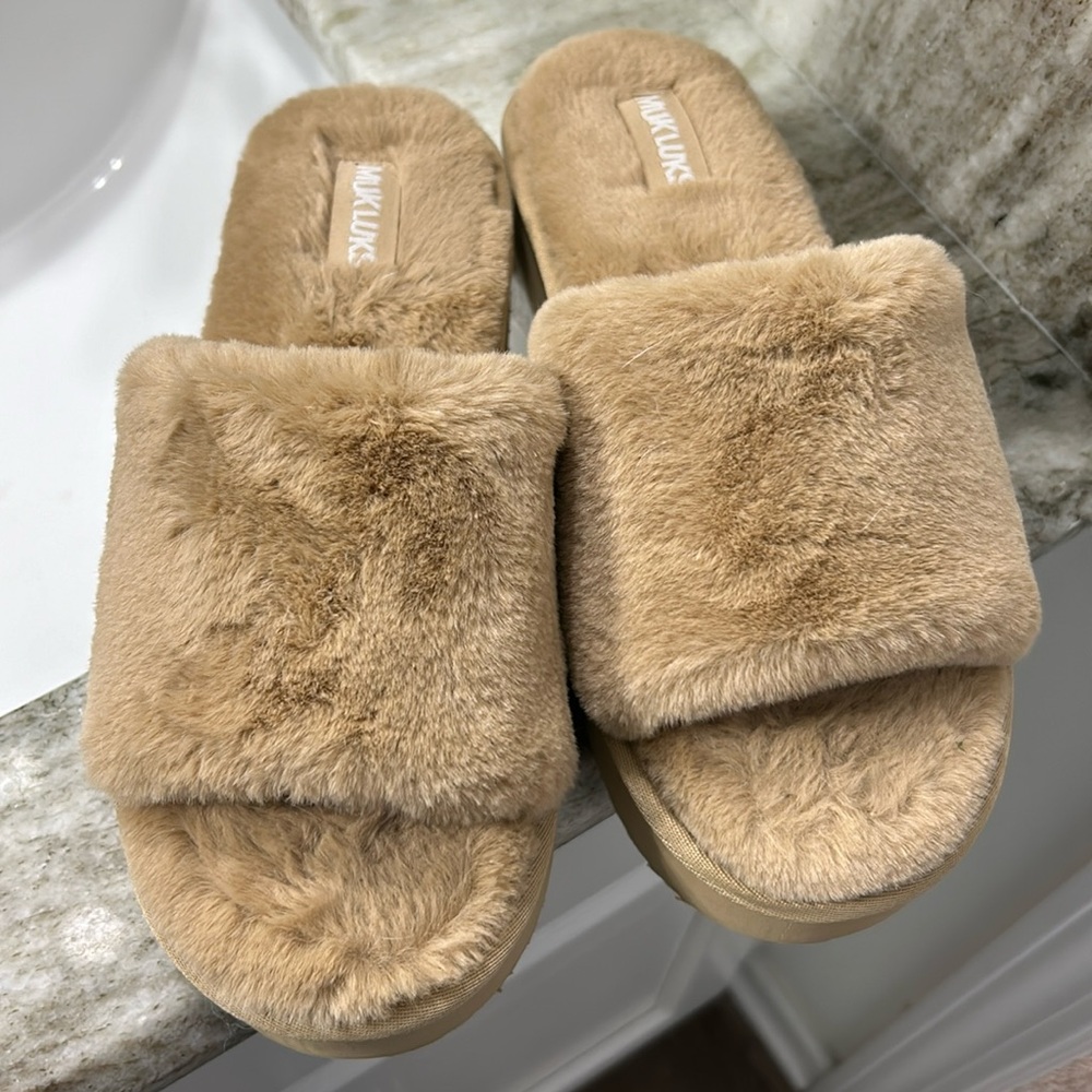 Mukluks Fuzzy Slippers - Tan - Size Women’s M (US7/8)